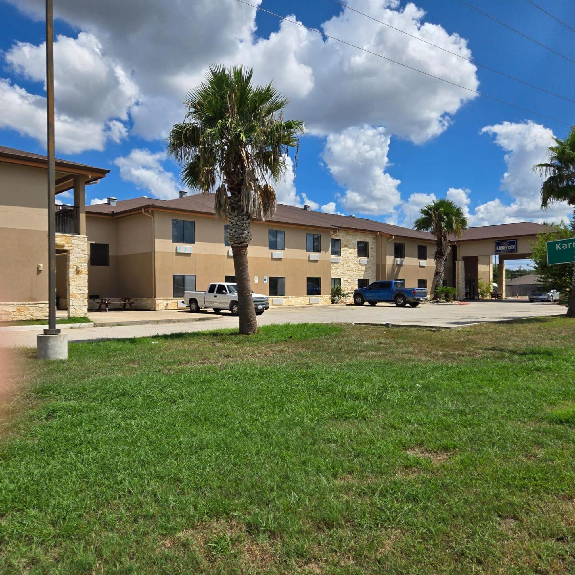 Karnes City Lodge Exterior photo